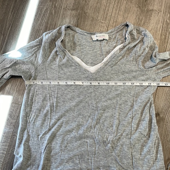 Vince Camuto Woven Grey&White Hem Layered Light TshirtTop - Picture 7 of 10